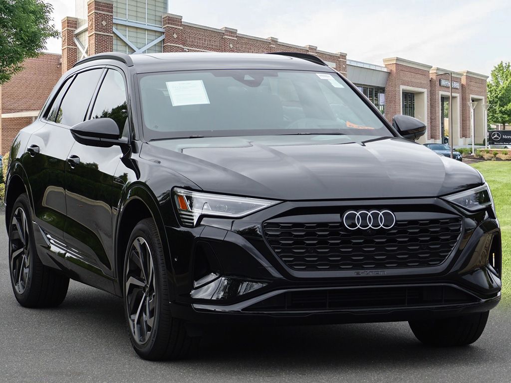 Thumbnail: 2024 Audi Q8 e-tron - 3