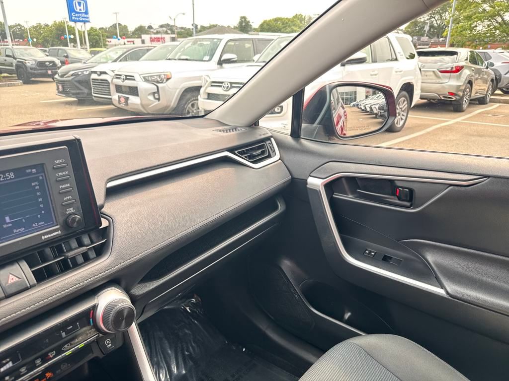 2022 Toyota RAV4 LE photo 24