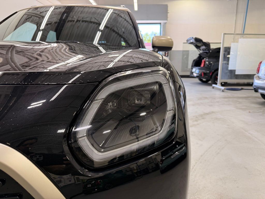Thumbnail: 2027 MINI Cooper Countryman - 7