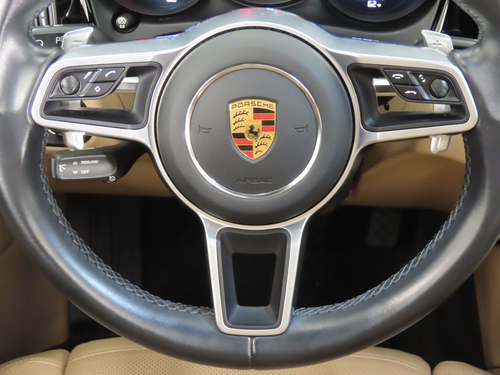 Thumbnail: 2021 Porsche Macan - 18