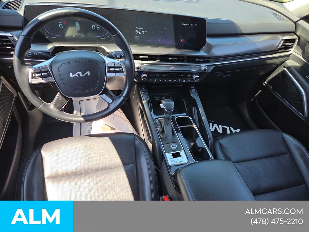 Used 2025 Black Kia S image 13
