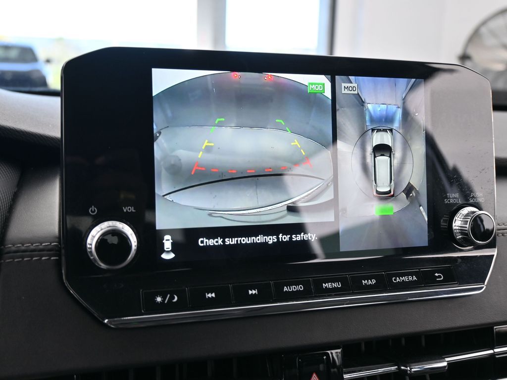 Used 2022 Silver Mitsubishi SEL image 17