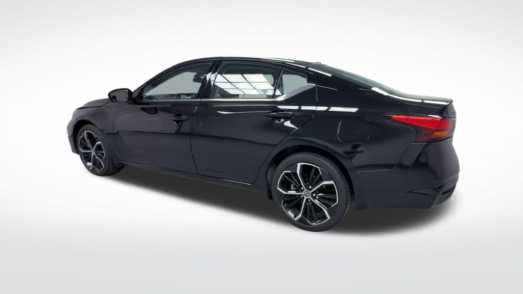 Used 2025 Nissan Altima Sedan