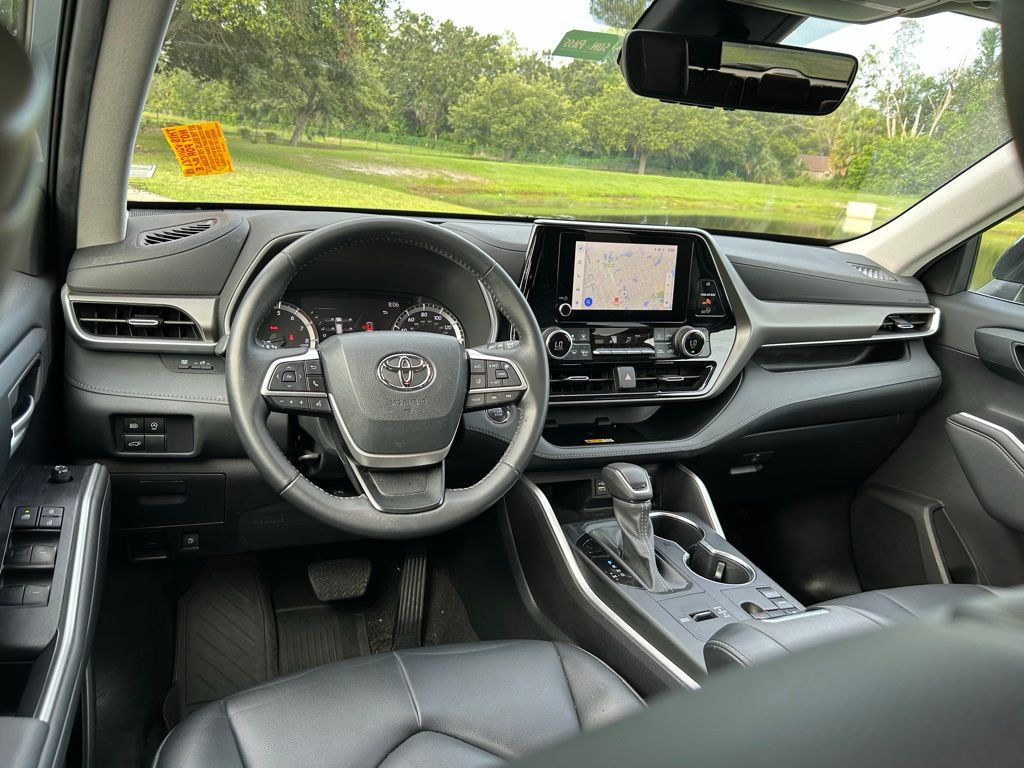 2023 Toyota Highlander XLE 12