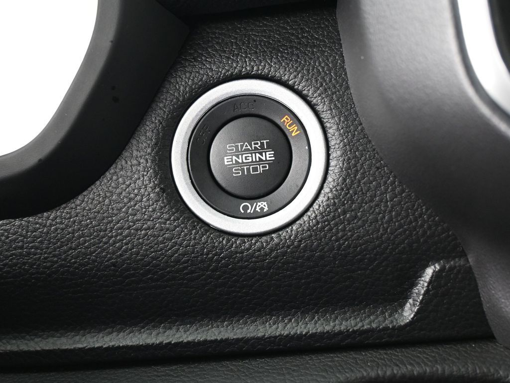 Used 2023 Diamond Black Crystal Pearlcoat Ram Laramie image 31