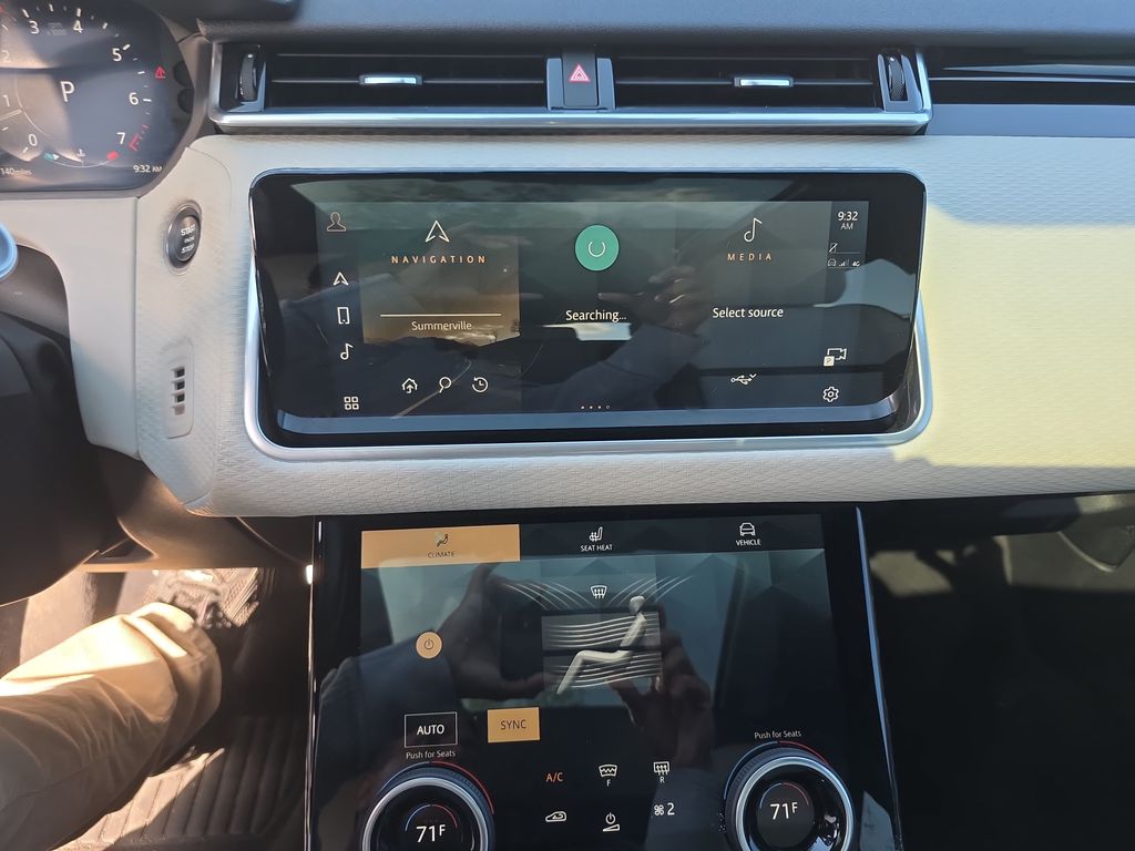 Used 2023  Land Rover R-Dynamic S image 6