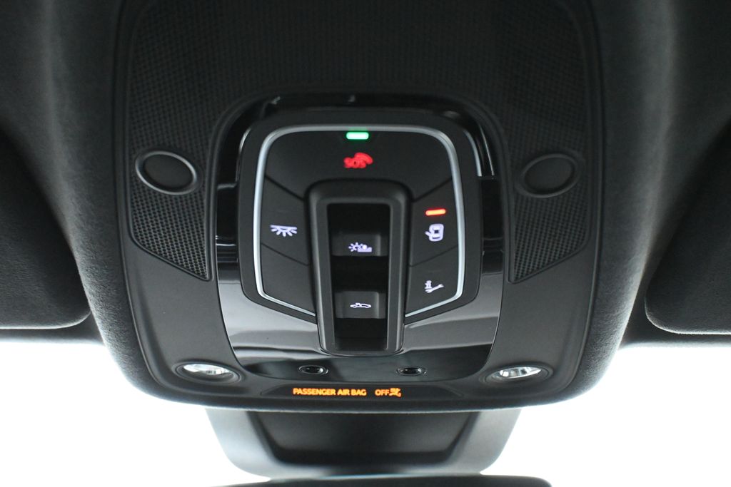 Thumbnail: 2026 Audi RS Q8 - 14