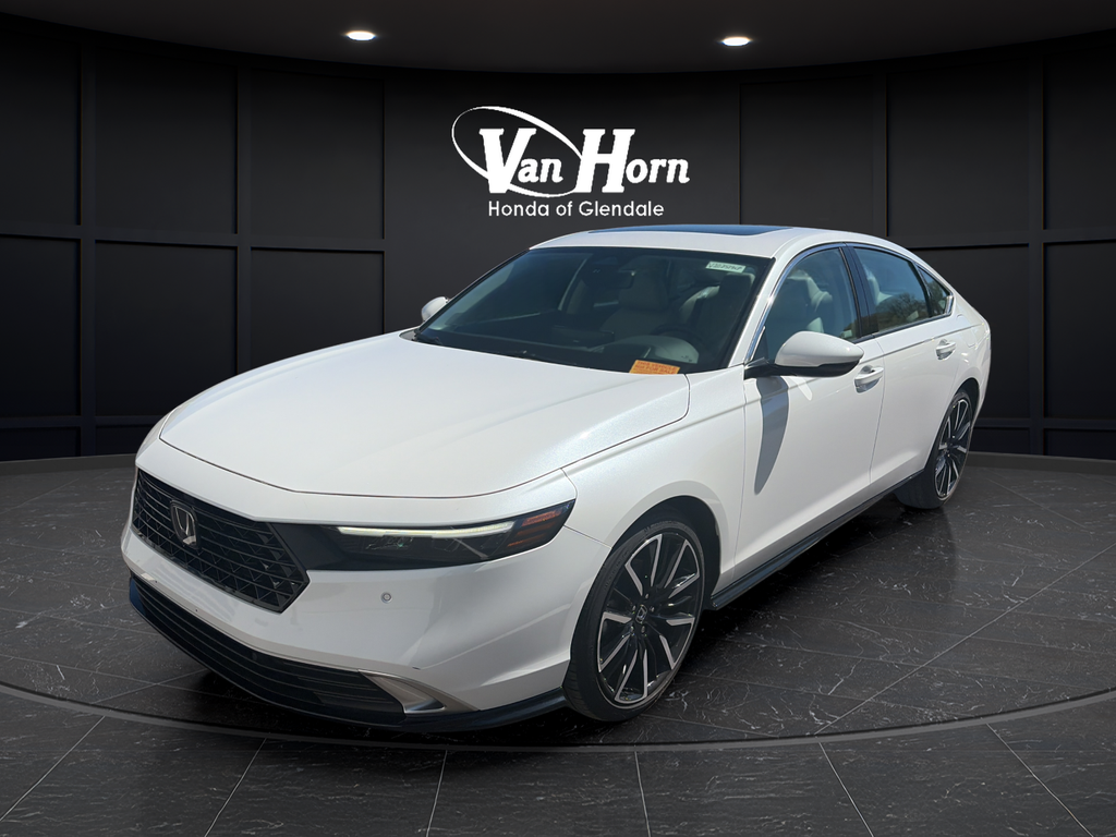 Certified Used 2025 Platinum White Honda Touring image 3