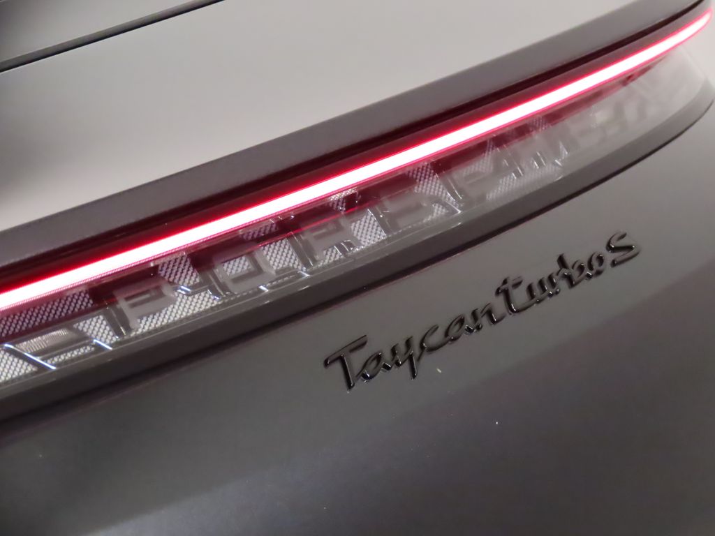 Thumbnail: 2021 Porsche Taycan - 12