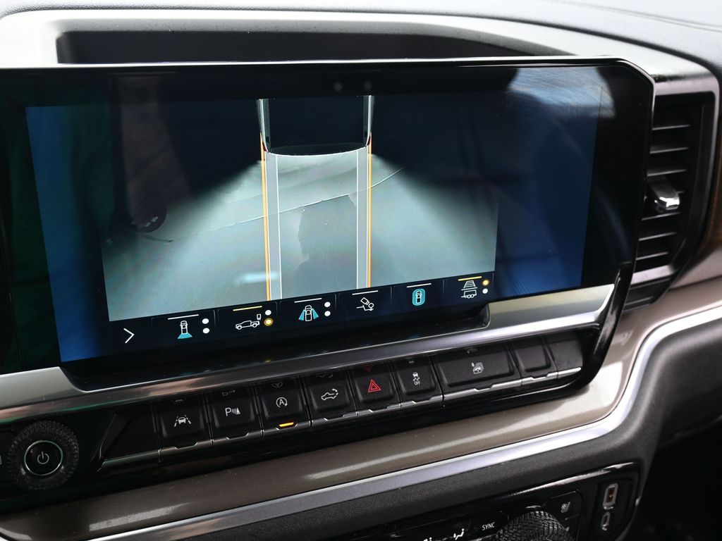 Used 2022 Iridescent Pearl Tricoat Chevrolet High Country image 29