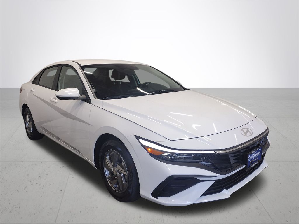 2025 Hyundai Elantra SE
