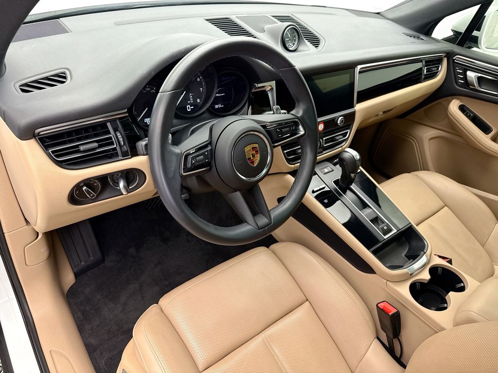 Thumbnail: 2023 Porsche Macan - 4