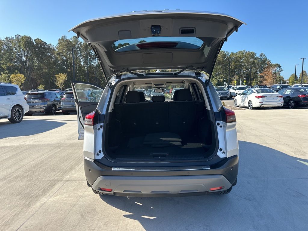 2021 Nissan Rogue SV 22