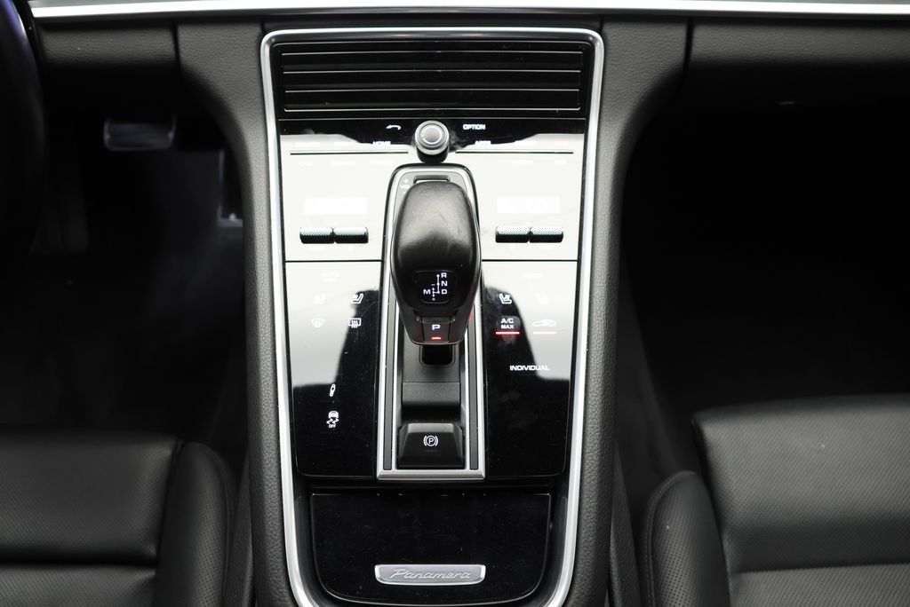 Thumbnail: 2020 Porsche Panamera - 22