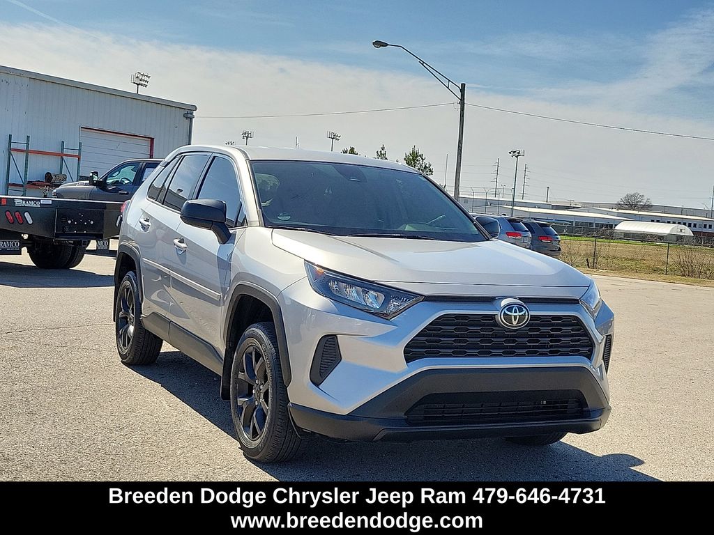 2022 Toyota RAV4 LE FWD
