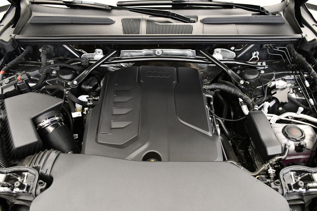 Thumbnail: 2025 Audi Q5 - 11