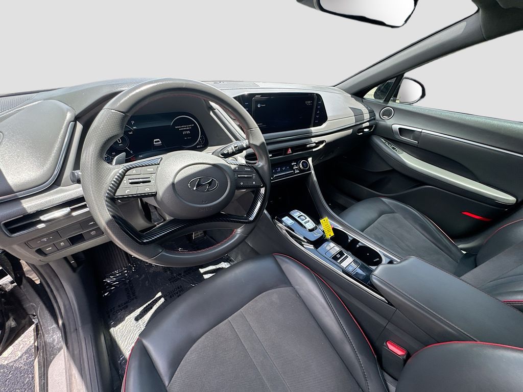 Used 2022 Black Hyundai SEL Plus image 9