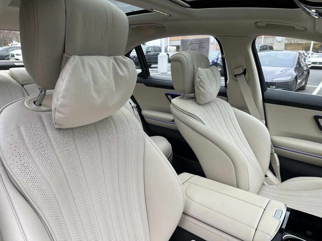 Thumbnail: 2023 Mercedes-Benz S-Class - 23