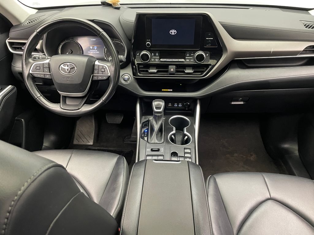 2023 Toyota Highlander XLE 19