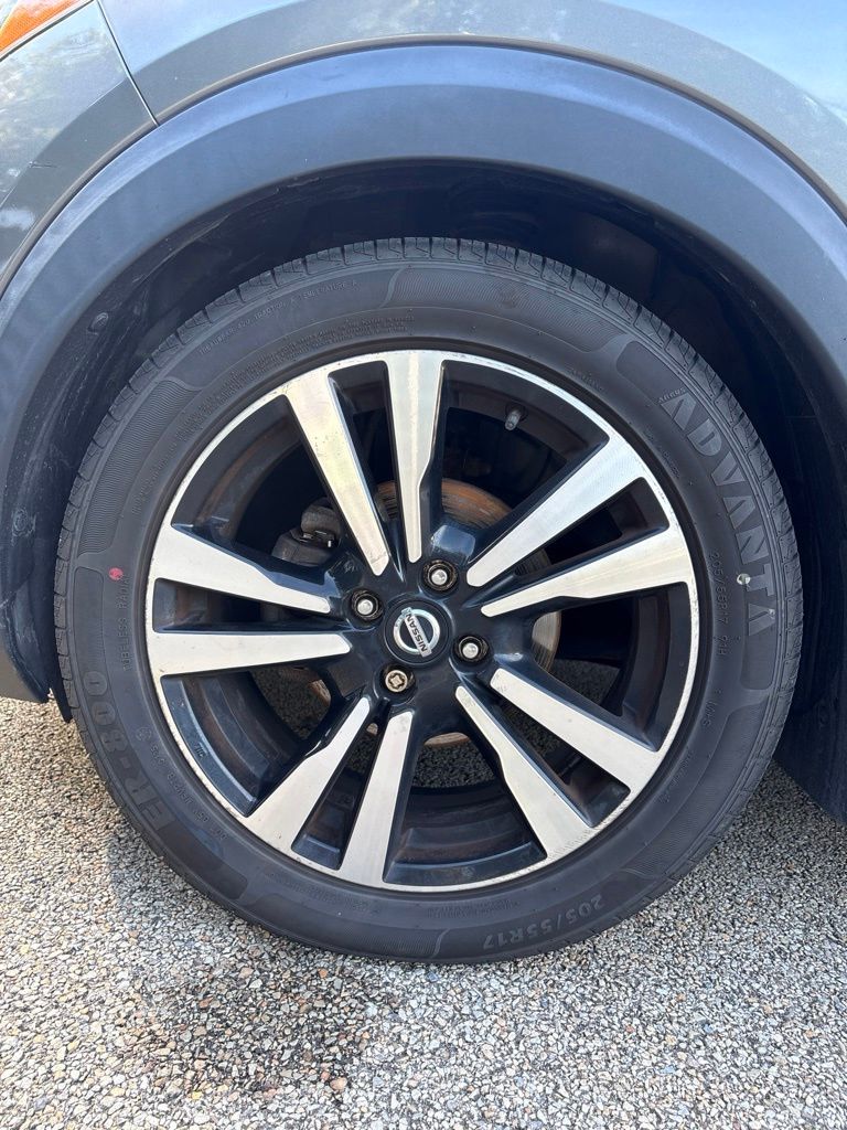 2019 Nissan Kicks SR Gray at Phil Fitts Ford