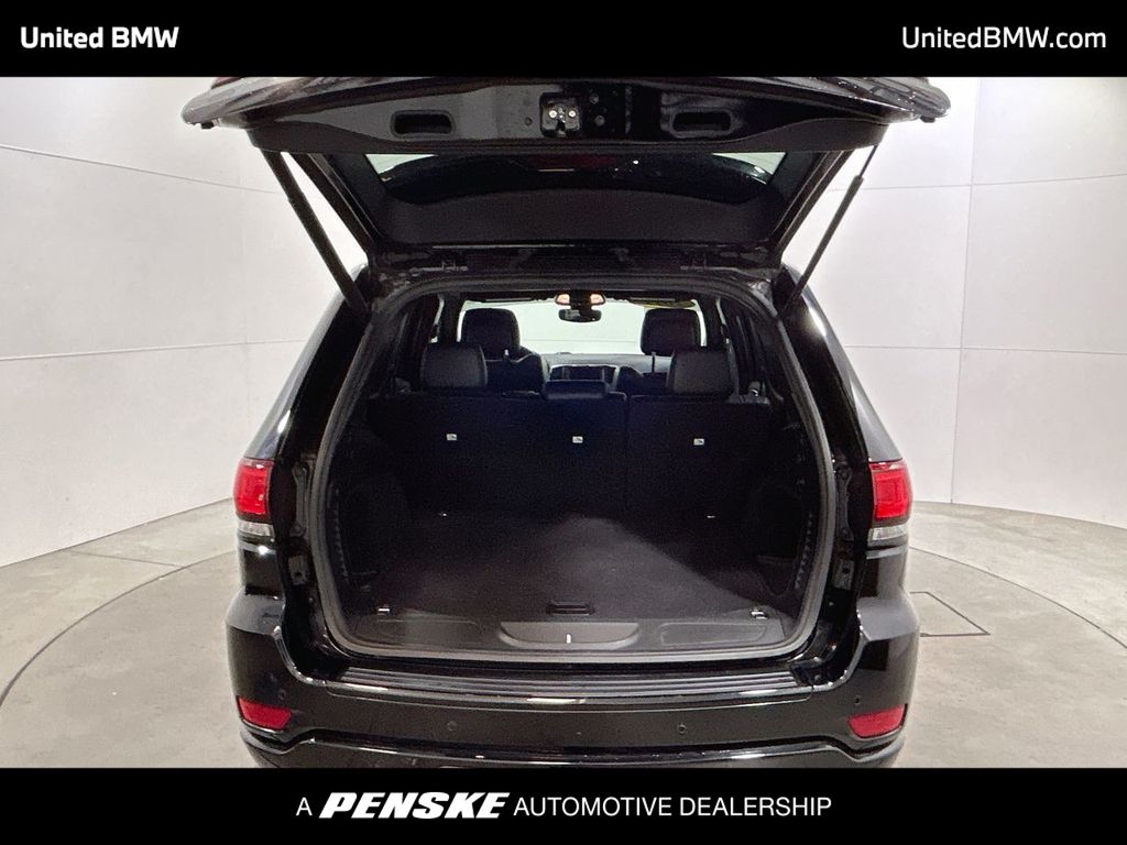 Thumbnail: 2017 Jeep Grand Cherokee - 21