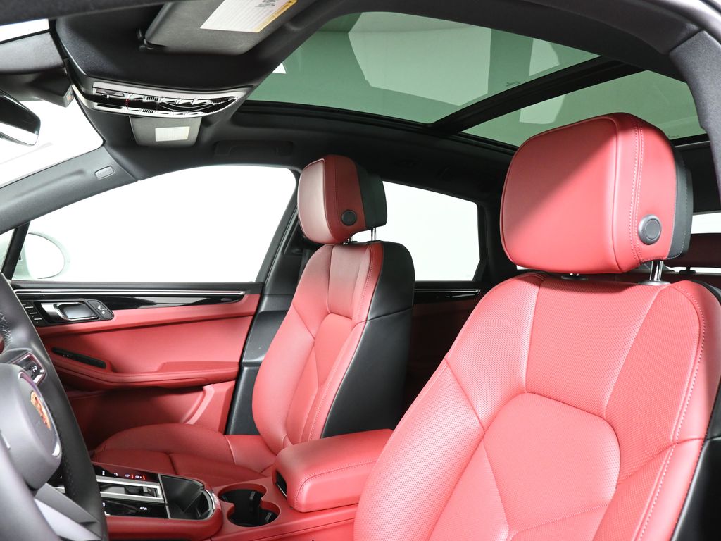 Thumbnail: 2025 Porsche Macan - 15