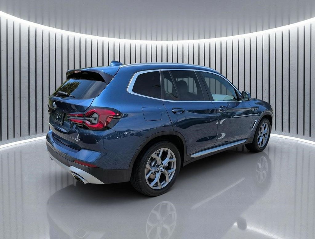 Used 2023 Blue BMW xDrive30i image 5
