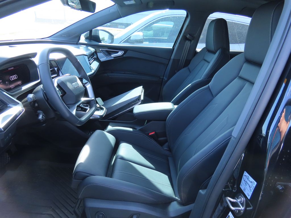 Thumbnail: 2024 Audi Q4 e-tron - 10