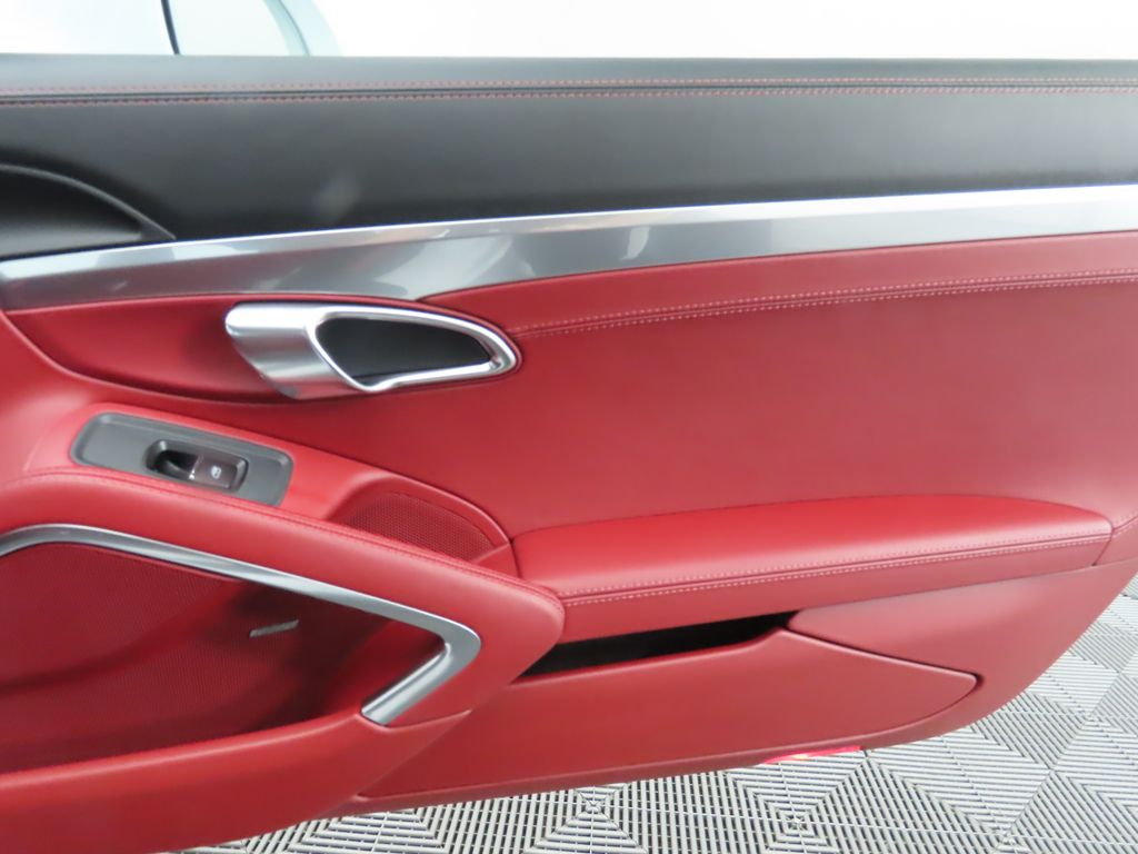 Thumbnail: 2018 Porsche 911 - 26