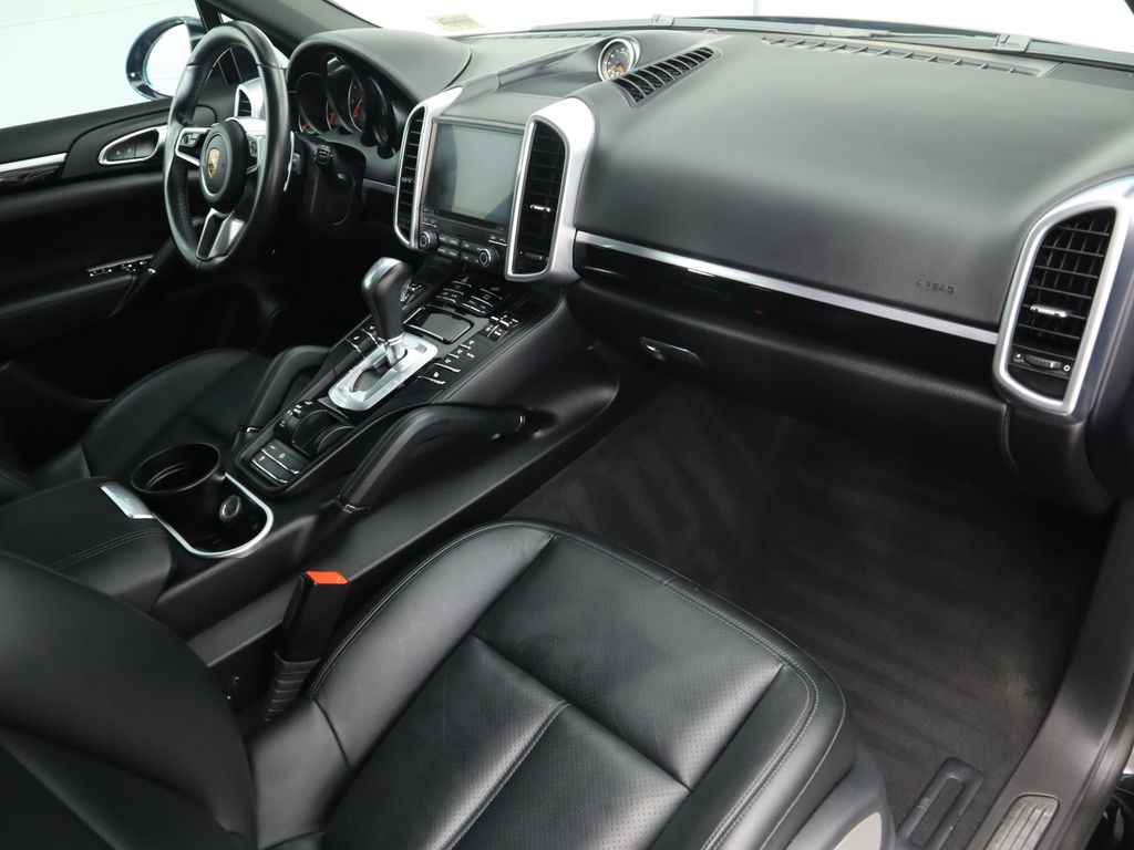 Thumbnail: 2017 Porsche Cayenne - 18