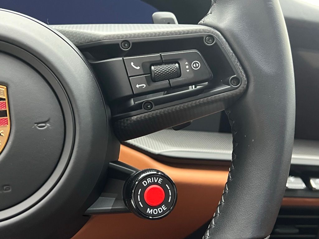 Thumbnail: 2025 Porsche 911 - 9