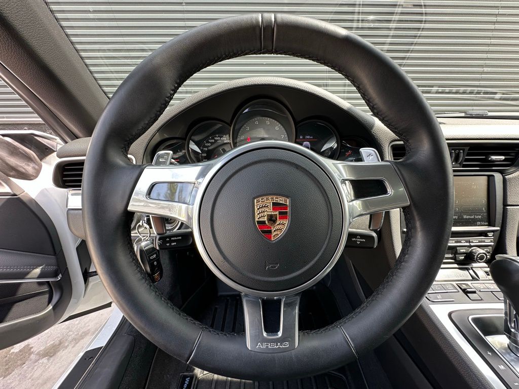 2013 Porsche 911 Carrera S 23