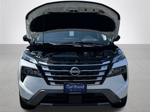 2025 Nissan Rogue SL photo 4