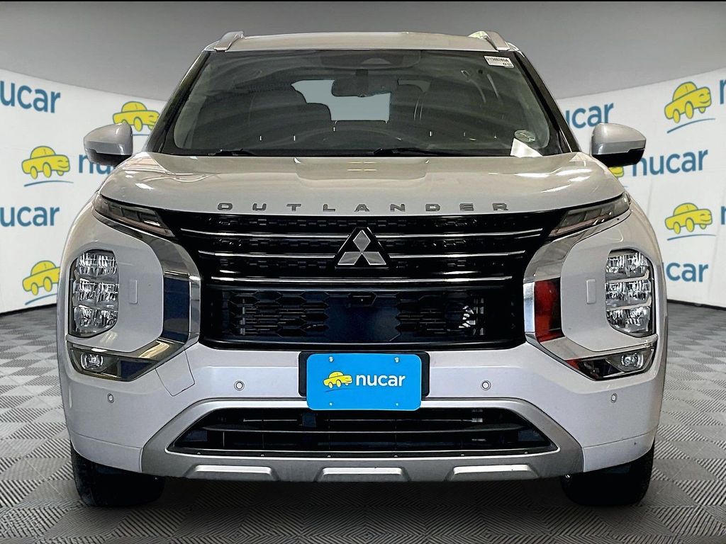 2022 Mitsubishi Outlander — photo 2