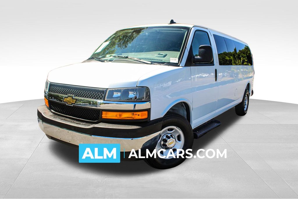 2025 Chevrolet Express 3500 LT Extended's photo