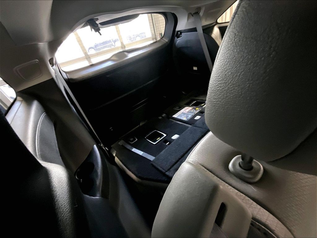 2025 Toyota Sienna — photo 17