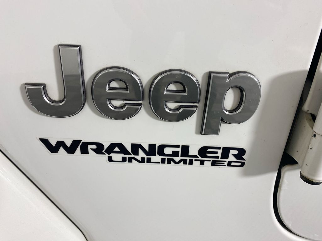 2018 Jeep Wrangler Unlimited Sahara 29