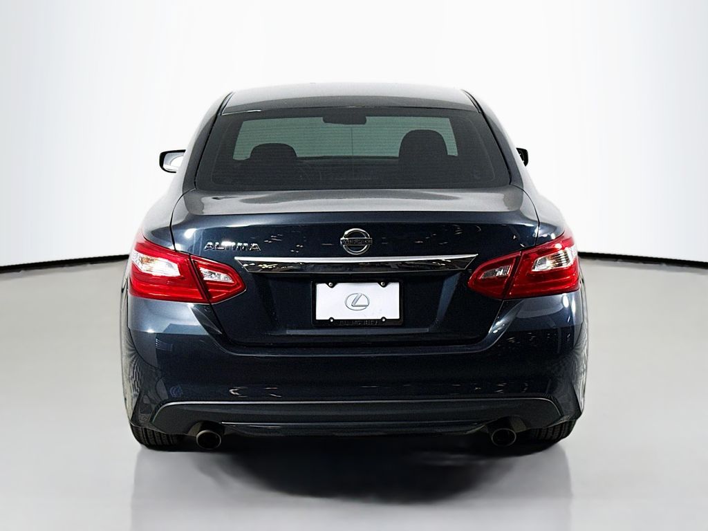 Thumbnail: 2017 Nissan Altima - 6