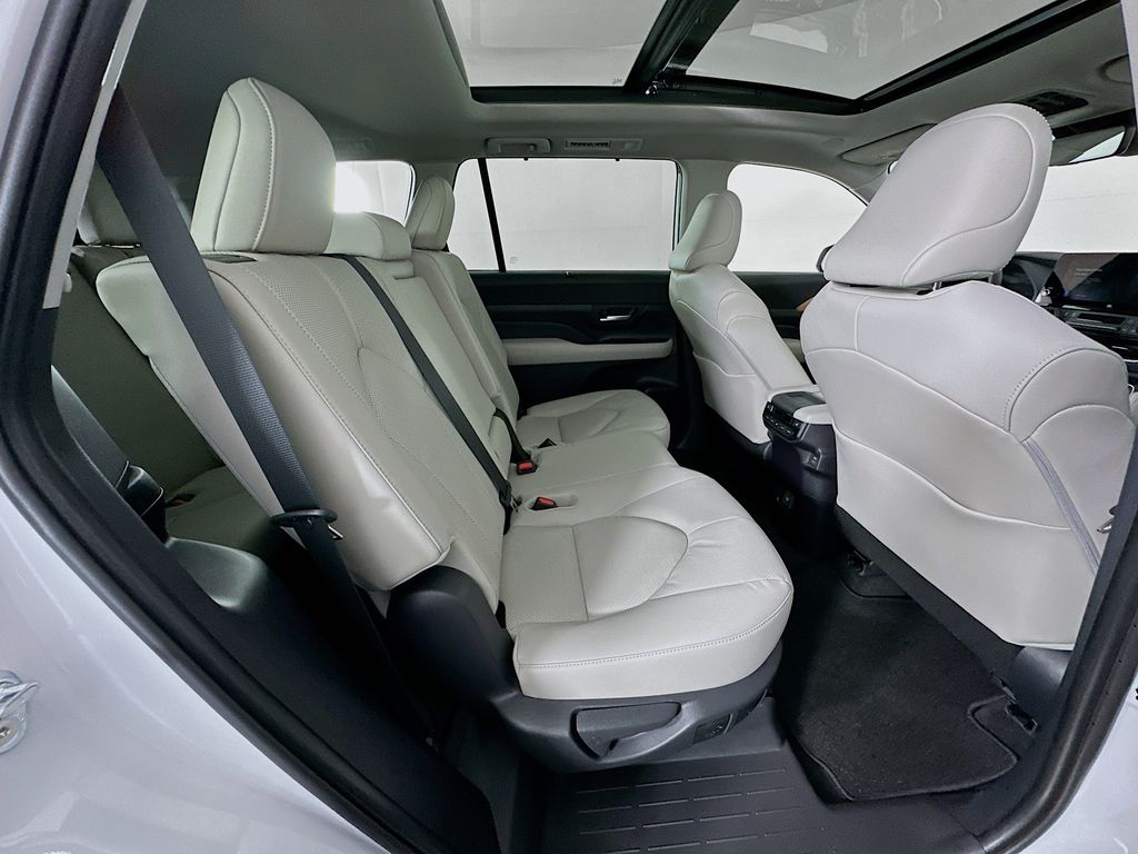 Thumbnail: 2026 Toyota Grand Highlander - 29