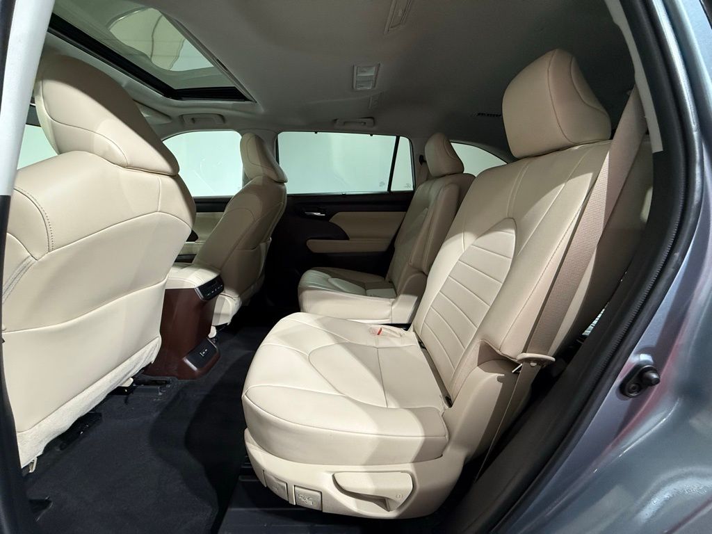 2022 Toyota Highlander XLE 20