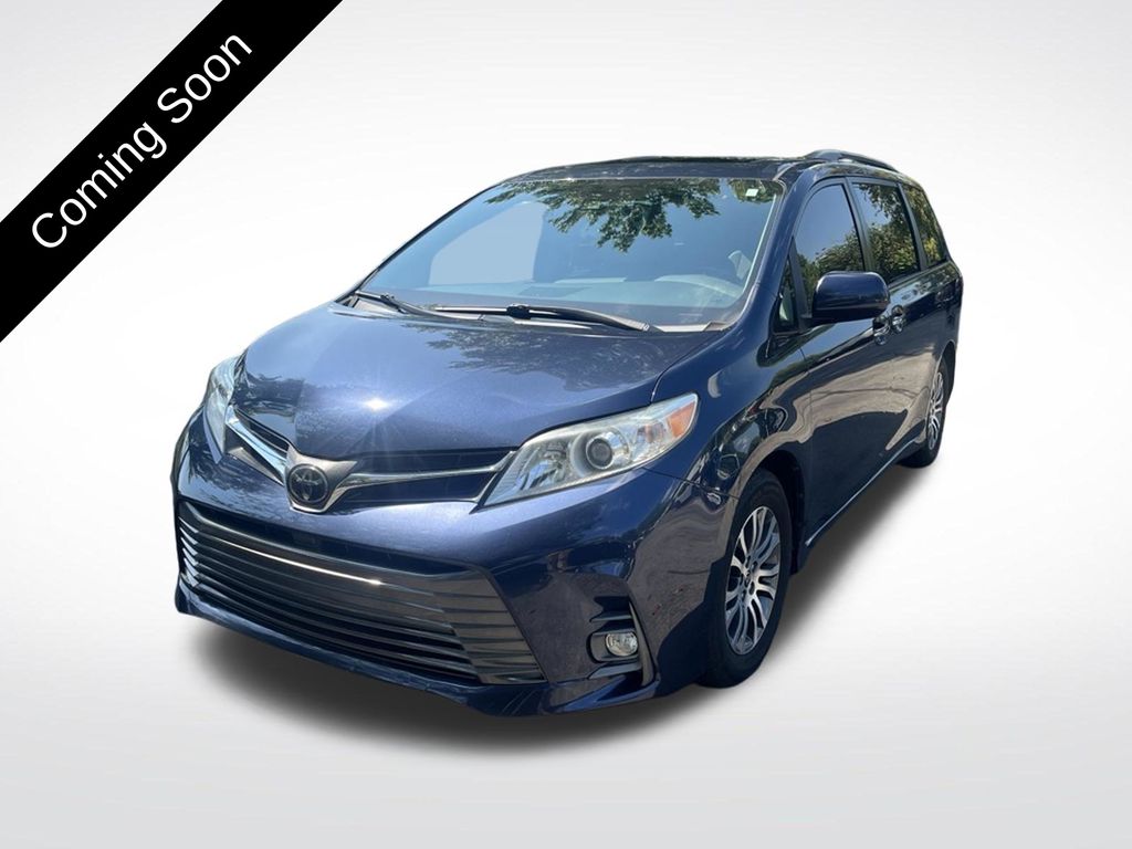 2020 Toyota Sienna XLE