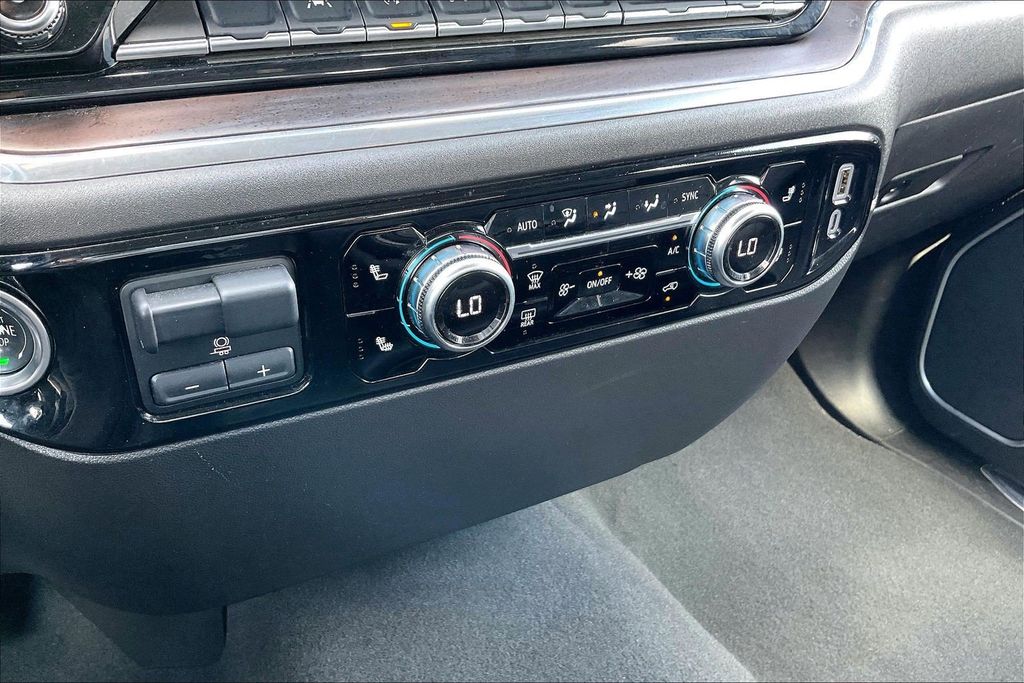 Used 2025 GMC Sierra 1500 SLT 4D Crew Cab