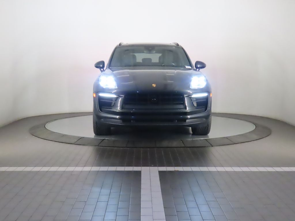 Thumbnail: 2023 Porsche Macan - 10