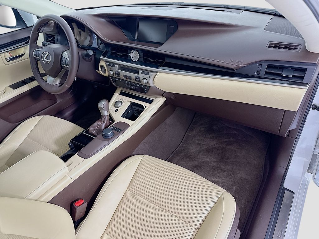 Thumbnail: 2016 Lexus ES - 17