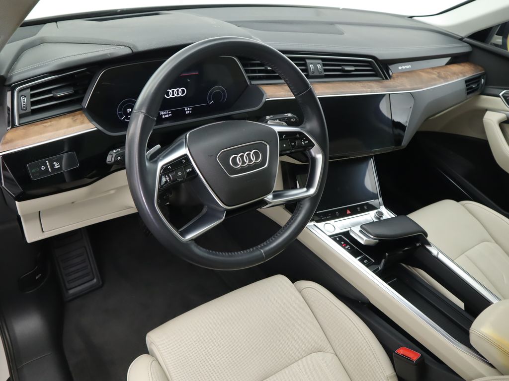 Thumbnail: 2019 Audi e-tron - 9