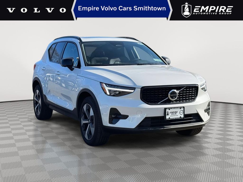 2026 Volvo XC40 B5 Plus AWD