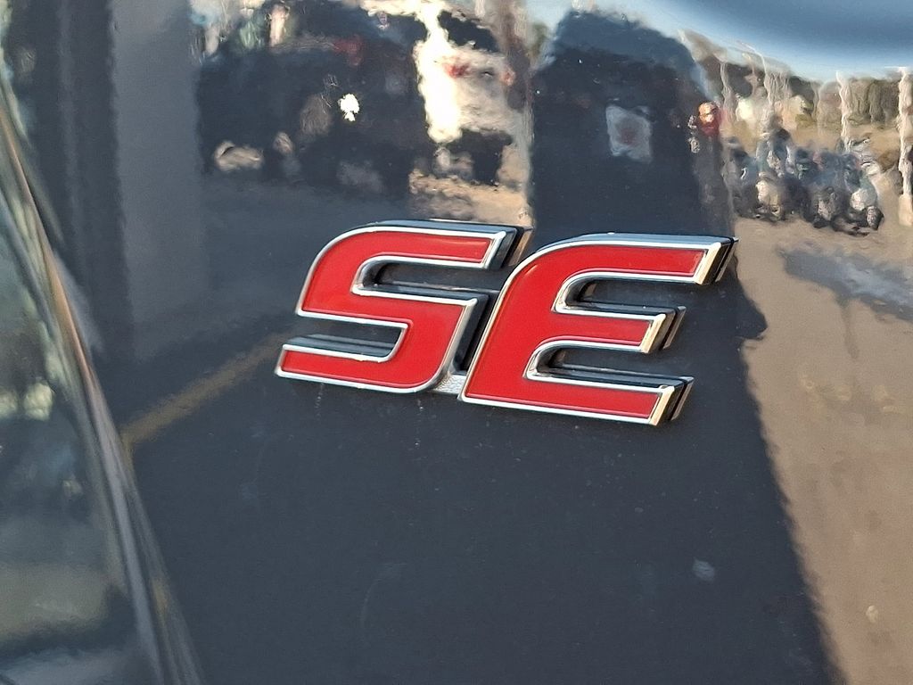 Thumbnail: 2023 Toyota Corolla - 32