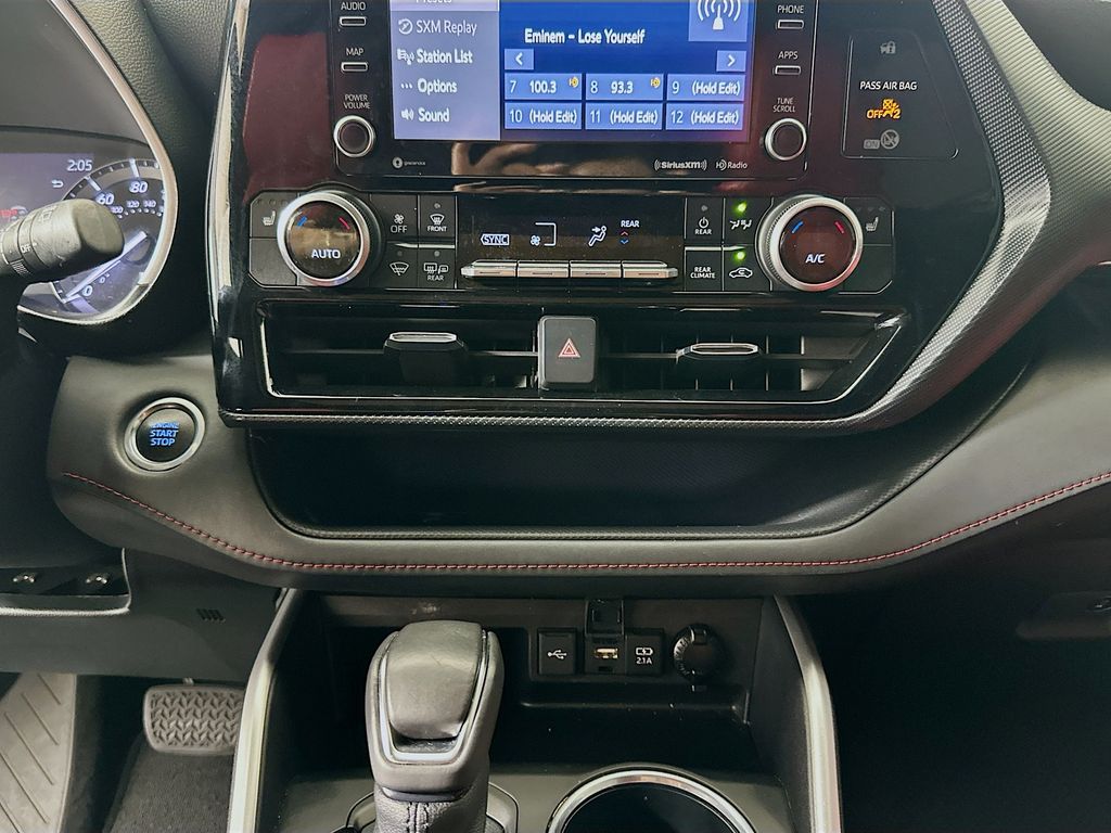 Thumbnail: 2021 Toyota Highlander - 15