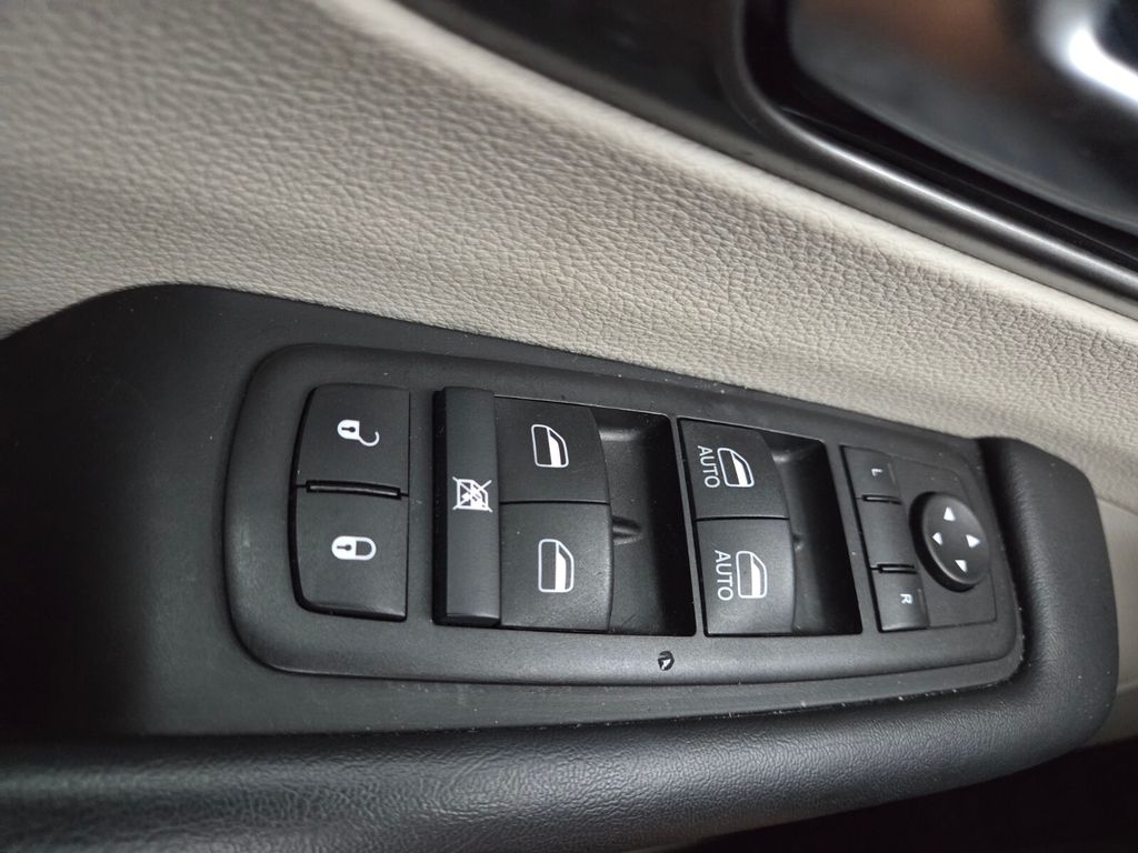 Used 2024 Chrysler Pacifica Van