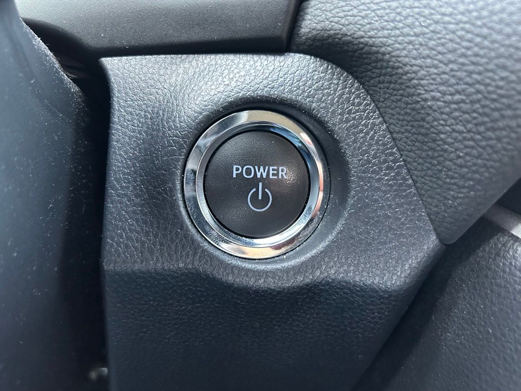 2024 Toyota RAV4 XLE 28